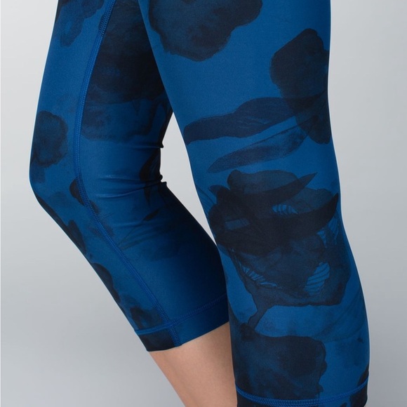 Lululemon Wunder Under Crop II *Full-On Luxtreme
Jumbo Inky Floral Black Inkwell - Picture 2 of 9